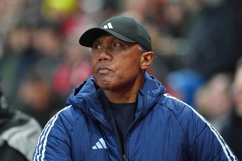 Avenir incertain pour Antoine Kombouaré au Paris FC après une saison prometteuse