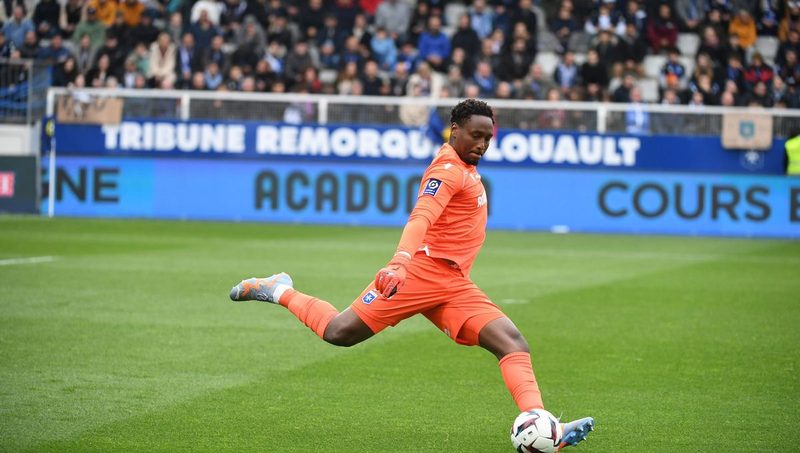 Donovan Léon, élu deuxième meilleur joueur de l'AJA par les supporters