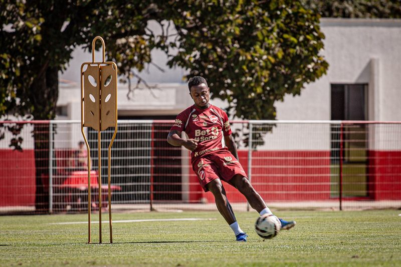 Mudanças no Vila Nova para duelo contra o Londrina agitam a escalação