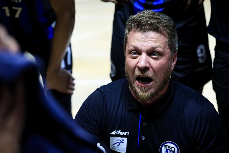 Gustavo de Conti projeta final inédita do Pinheiros contra o Franca no NBB