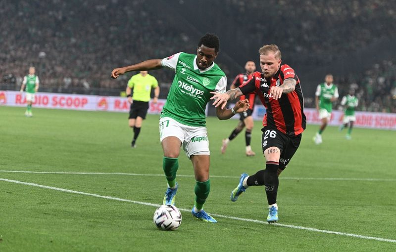 L'OGC Nice et l'ASSE en pleine bataille : But annulé pour Cardona, le Gym respire !
