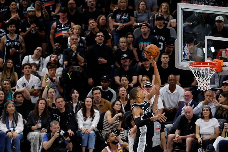 San Antonio Spurs domina OKC e empata série, forçando Jogo 7 na final do Oeste