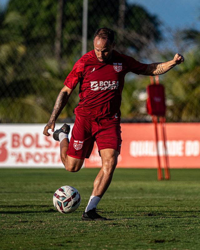 Douglas Baggio assume a titularidade no CRB com a suspensão de Dadá Belmonte