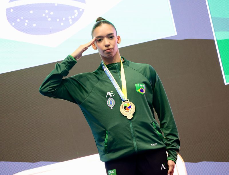 Brenda Padilha conquista ouro no Pan-Americano de Karatê no Rio de Janeiro