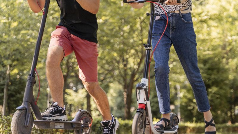 Gijón cierra su centro histórico a los patinetes eléctricos en una medida controvertida