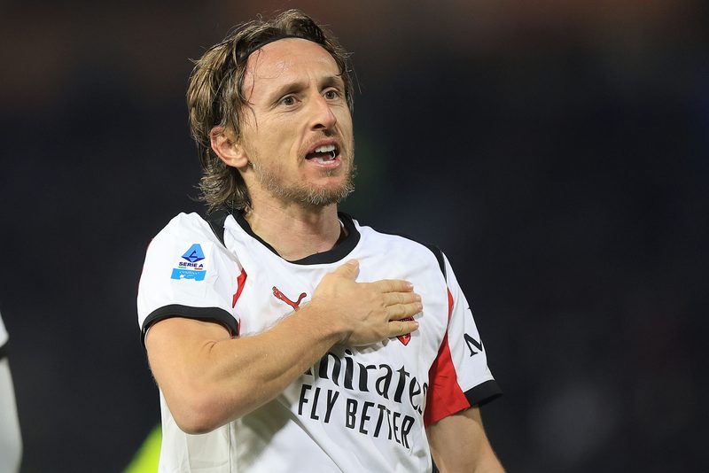 Il futuro di Luka Modric tra Milan e Real Madrid: decisione rinviata dopo il Mondiale