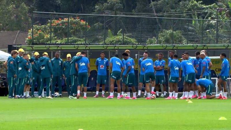 Ancelotti se aproxima de Neymar e promove momentos especiais no treino da Seleção
