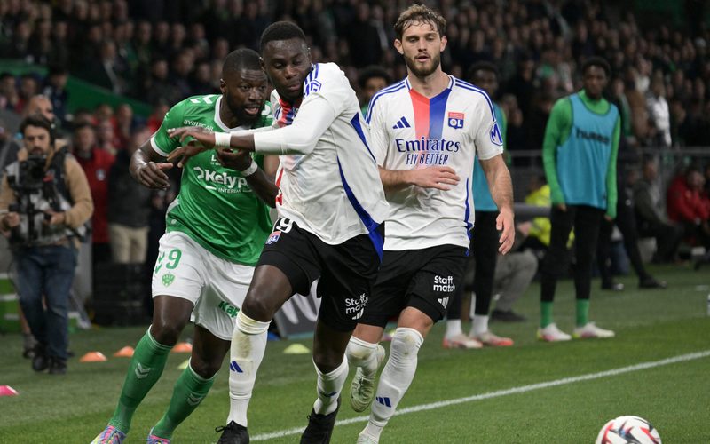 L'AS Saint-Étienne échoue et reste en Ligue 2 après une défaite face à Nice