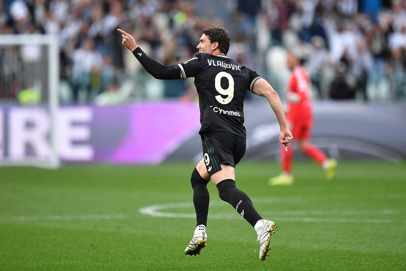 La Juventus valuta il futuro senza Vlahovic: Mateta e Kolo Muani in pole