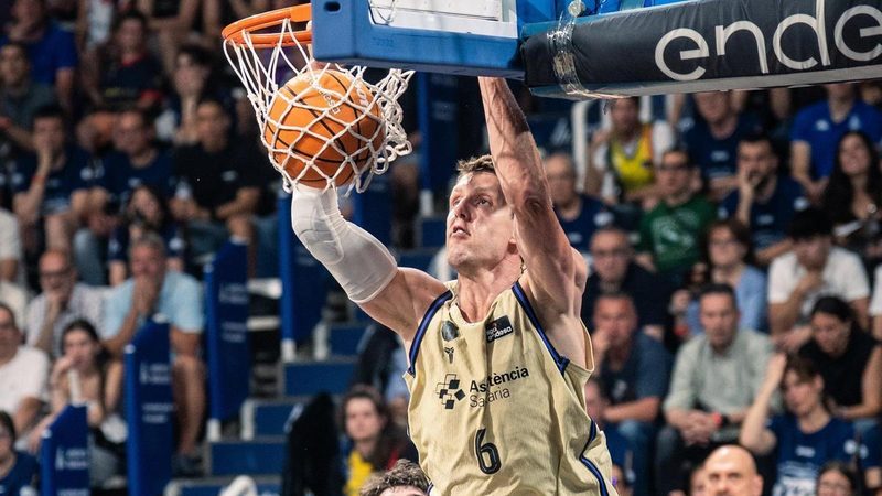 Jan Vesely busca cerrar su carrera con un gran playoff en el Barça
