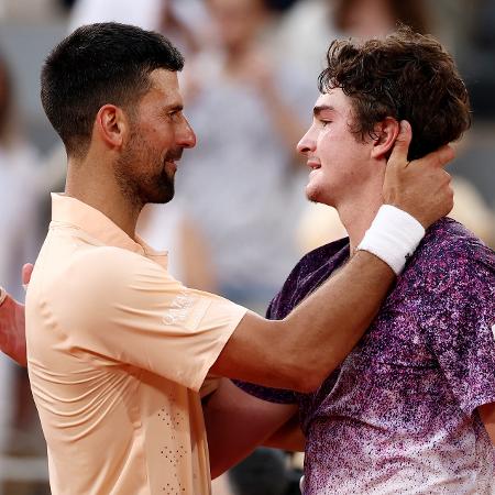 Virada épica de Fonseca sobre Djokovic marca duelo histórico em Roland Garros
