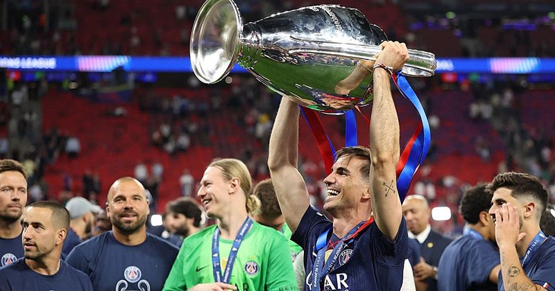 Fabián Ruiz celebra su segundo título de Champions con el PSG y recibe felicitaciones del Betis