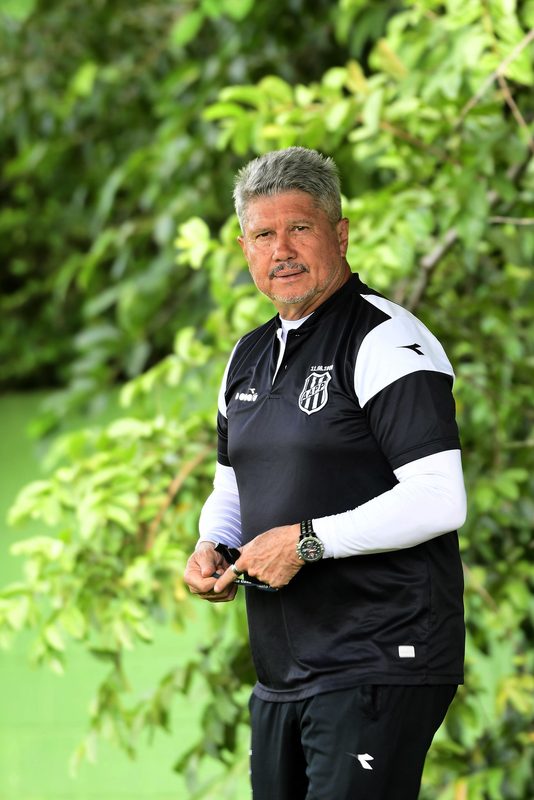 Ponte Preta enfrenta Botafogo-SP com Edson Boaro como técnico interino