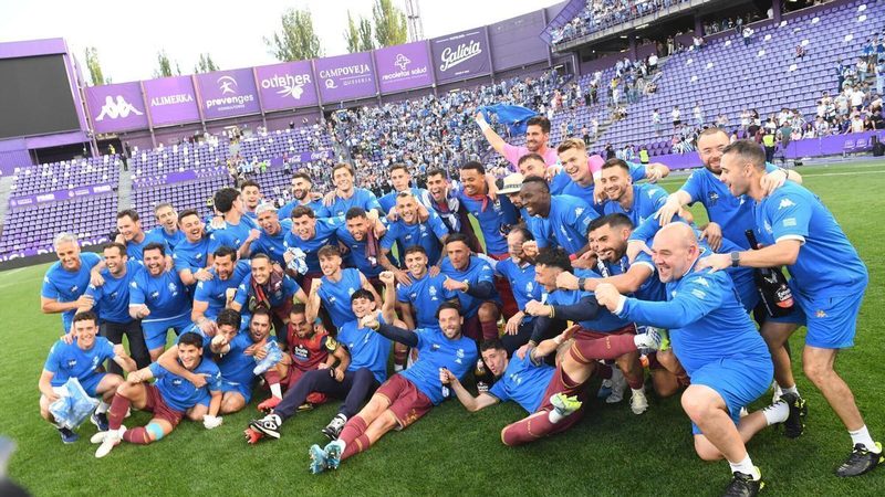 El Deportivo celebra su regreso a LaLiga con una fiesta ante Las Palmas