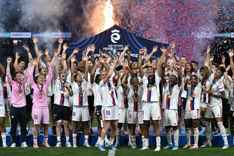 Le président de la FFF salue le triplé d'OL Lyonnes après sa victoire éclatante