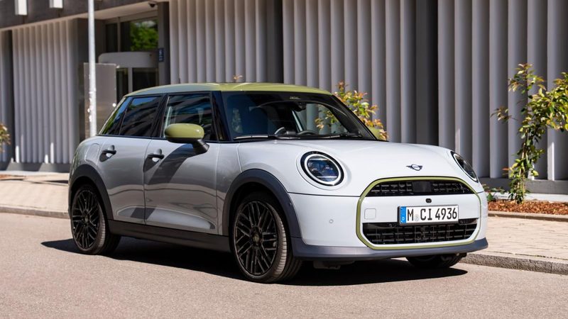 La Mini Paul Smith Edition fa il suo debutto in Italia con stile anni '90