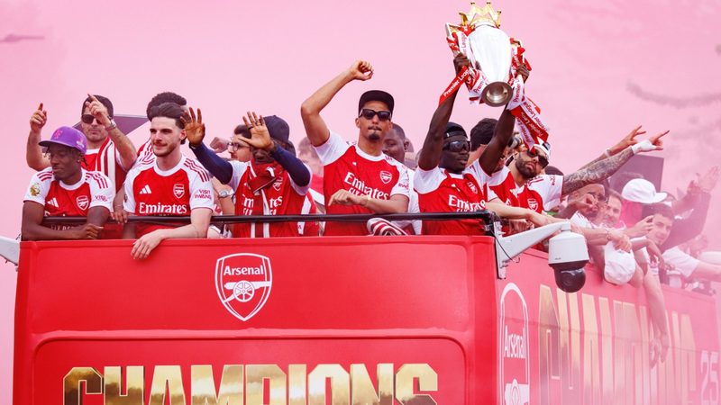 El Arsenal celebra su primer título en 22 años a lo grande en Londres