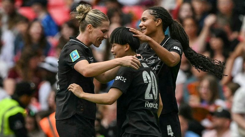 Manchester City feiert mit Knaak und Lohmann das Double im Frauenfußball