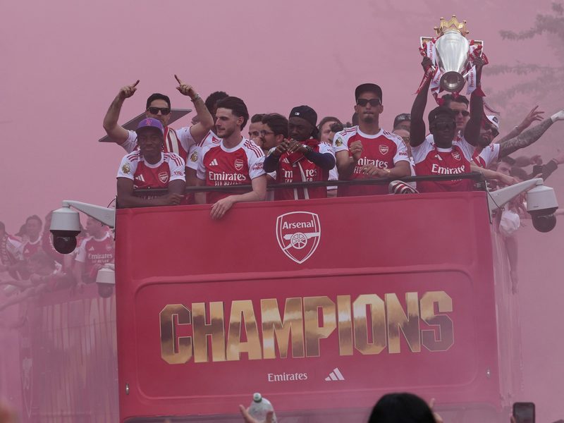 Arsenal celebra la Premier League a lo grande tras la amarga derrota en la Champions