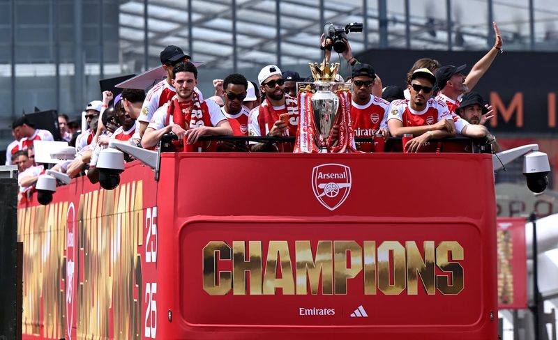 L’Arsenal festeggia la Premier League nonostante la sconfitta in finale di Champions