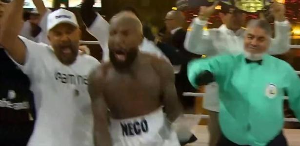 Nego do Borel conquista vitória em luta sem ação e recebe vaias da torcida