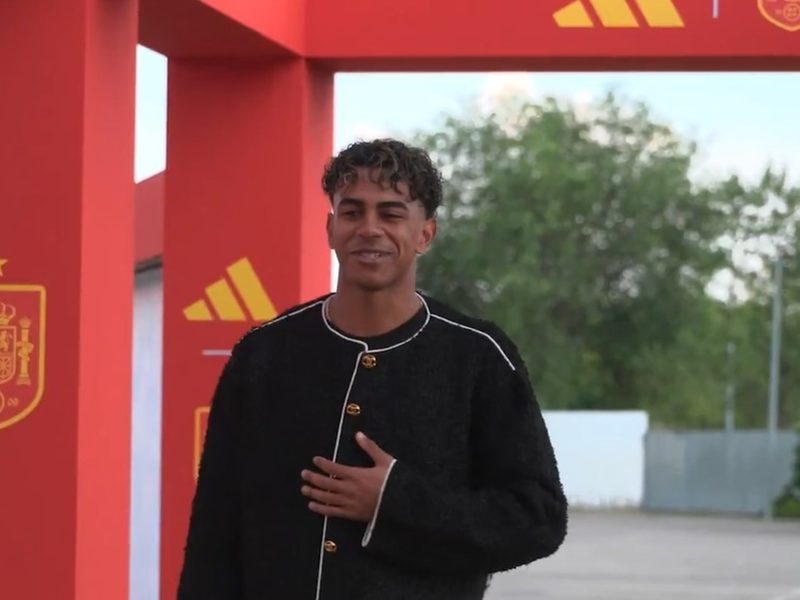 La Selección de España inicia su camino hacia el Mundial con un entrenamiento multitudinario