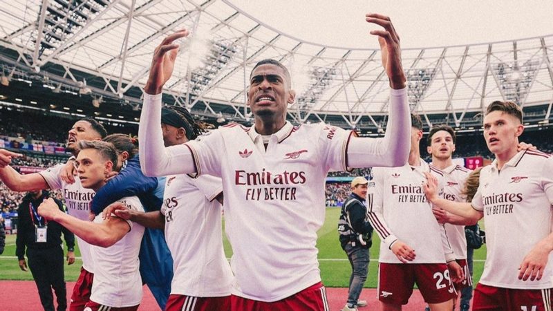 Cristhian Mosquera brilla en su primer año en el Arsenal y el Valencia CF se beneficia