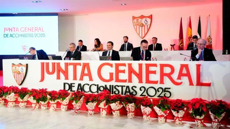 Colectivos sevillistas exigen la dimisión del Consejo por incertidumbres en la compraventa