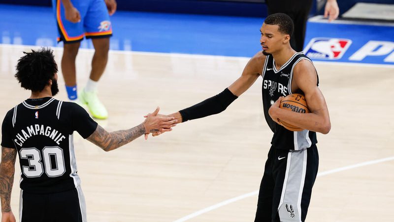 San Antonio Spurs feiern nach 12 Jahren Rückkehr in die NBA Finals dank Julian Champagnie