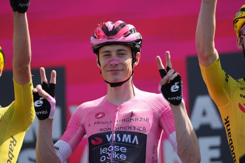 Il Team Visma | Lease a Bike festeggia il trionfo al Giro d'Italia con Vingegaard