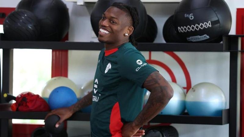 Leao si mette sul mercato: il Milan non svende il suo gioiello