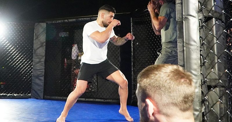 Ilia Topuria se prepara intensamente para el combate en la Casa Blanca