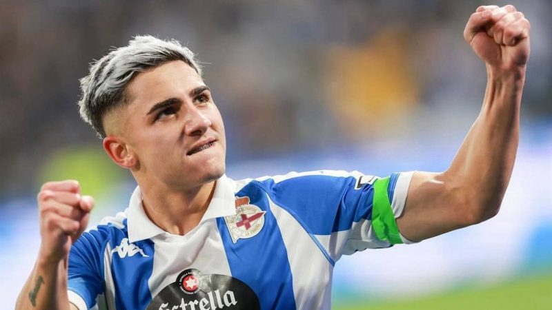 Racing y Deportivo celebran su regreso a Primera: La lucha por el ascenso continúa