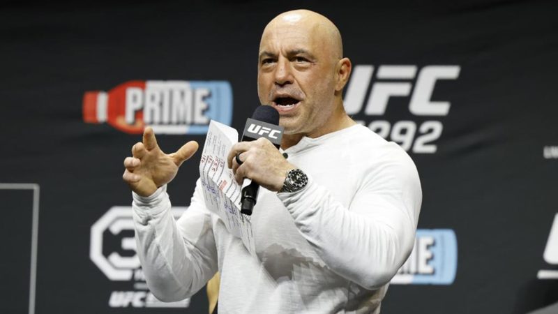 Joe Rogan critica la pelea al aire libre en UFC Casa Blanca: 'No es un entorno controlado'