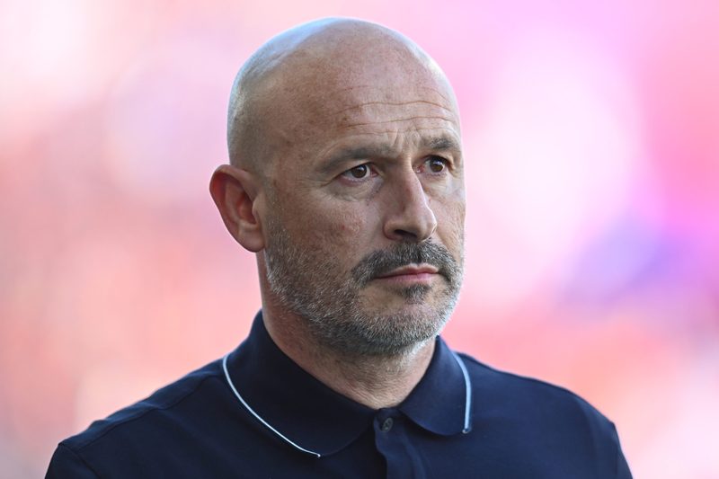 Il Bologna sceglie Tedesco dopo Italiano e rinnova Miranda fino al 2028
