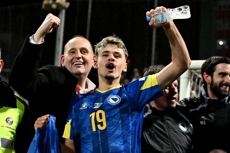 Interesse di mezza Serie A per Alajbegovic mentre la Roma punta sul rinnovo di Dybala