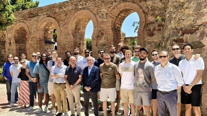 Unicaja y Ibon Navarro ponen fin a una temporada complicada con un almuerzo de despedida