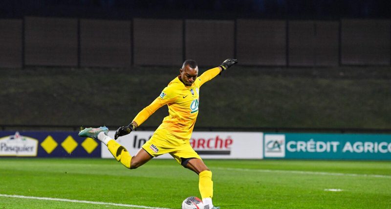 Le FC Versailles accueille Rubens Adélaïde, un international guadeloupéen