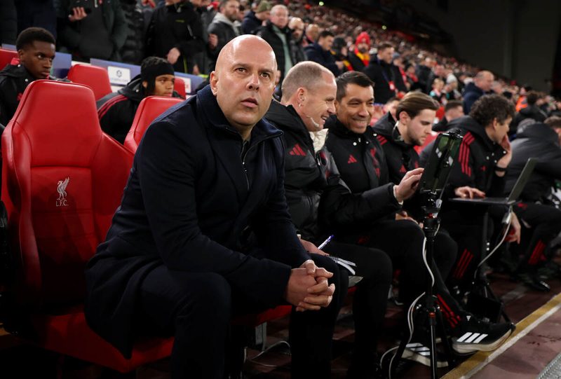 Il Milan punta su Arne Slot per la panchina nel rinnovamento dirigenziale