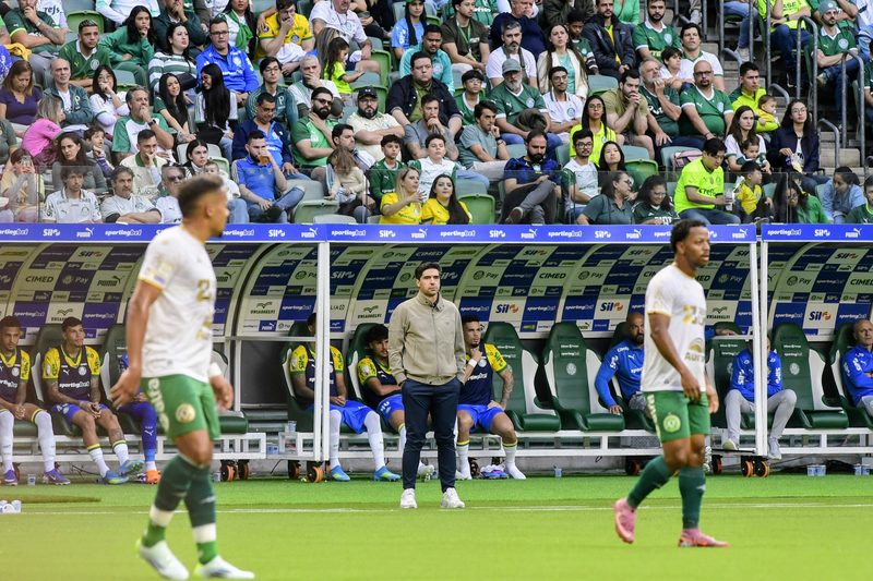 Chapecoense amarga mais uma derrota e se afunda na lanterna da Série A