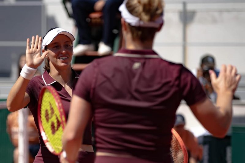 Luísa Stefani e Gabriela Dabrowski avançam às quartas em Roland Garros