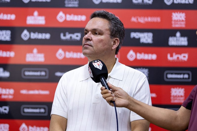 Adson Batista critica desempenho do Atlético-GO e pede evolução imediata da equipe