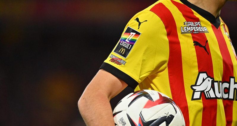 Le RC Lens change d'équipementier et présente son nouveau maillot avec Adidas