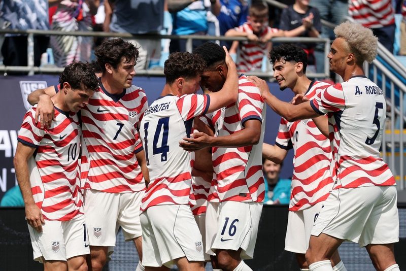 Técnico dos EUA usa vídeos em amistoso e levanta dúvidas para a Copa do Mundo