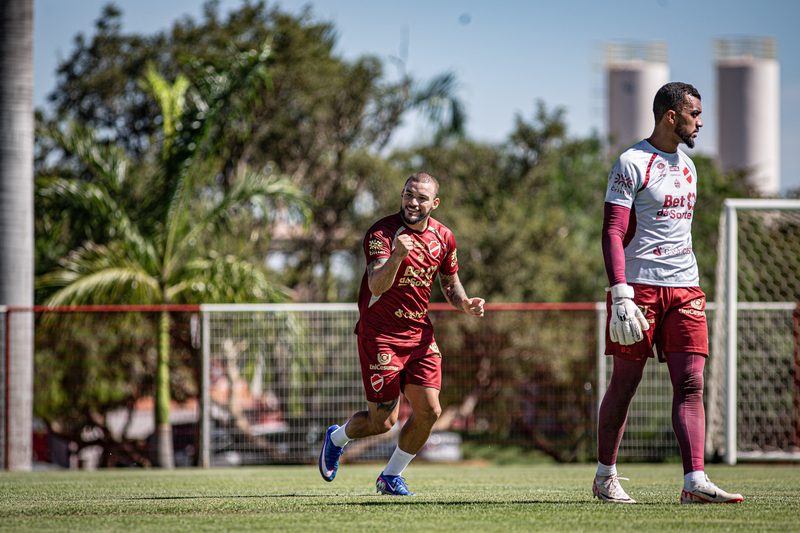 Vila Nova conquista terceira vitória seguida e se iguala ao Sport na liderança da Série B