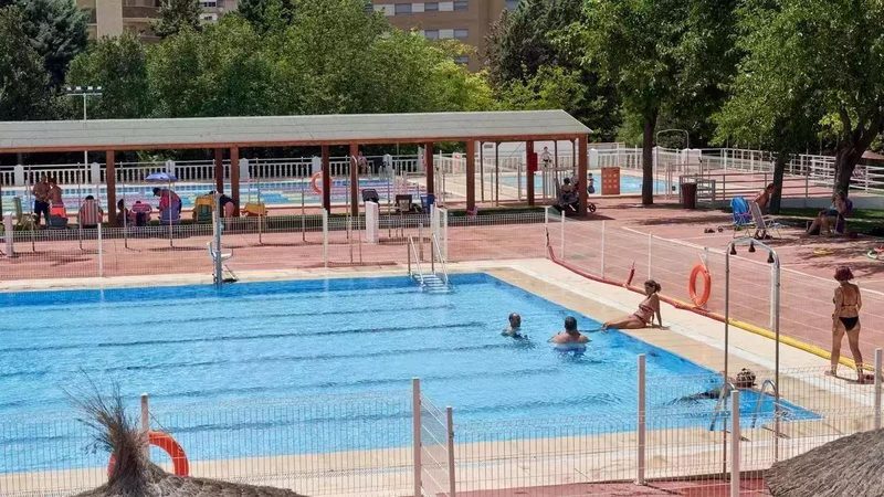 Barcelona celebra la apertura de sus piscinas municipales tras años de restricciones por sequía