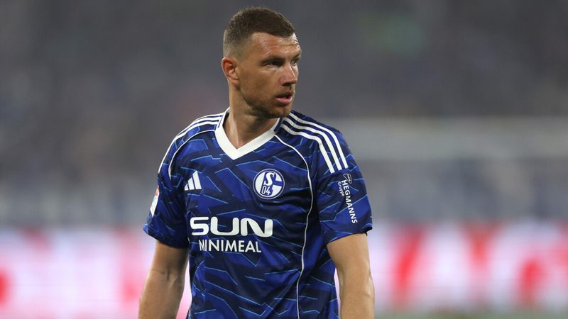 Schalke sieht Zukunft mit Dzeko: Baumann äußert sich optimistisch zur Vertragsverlängerung