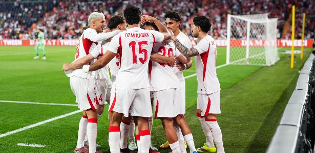 Turquia inicia preparação para a Copa com goleada sobre Macedônia do Norte
