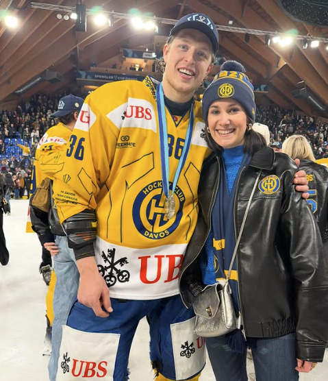 Hinter den Kulissen: Die Frauen der Schweizer Hockey-Nati und ihre Unterstützung