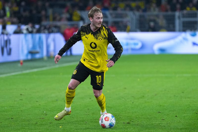 La Roma punta su Julian Brandt: Malen avvia i contatti per il colpo a parametro zero